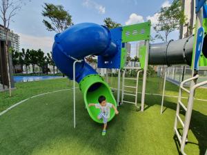 Highpark Suites at Petaling Jaya, Kelana Jaya by Plush的儿童游玩区