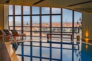 Grand Hotel Prague Towers - Czech Leading Hotels内部或周边的泳池