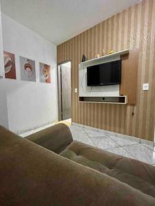 Televízia a/alebo spoločenská miestnosť v ubytovaní Apartamento 5 km do aeroporto