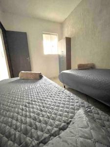 מיטה או מיטות בחדר ב-Apartamento 5 km do aeroporto