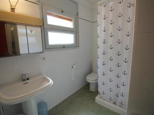 Kúpeľňa v ubytovaní Apartamento con gran terraza y vistas panorámicas, a 300 m de la playa. - ES-228-45