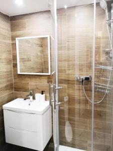 a bathroom with a sink and a shower at Stylish Studio minutes away from Wembley in London