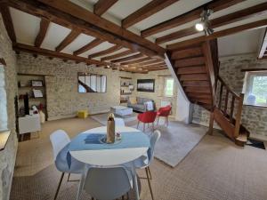 Kuchyň nebo kuchyňský kout v ubytování Domaine de Houtteville - Gîtes - Omaha Beach Normandy