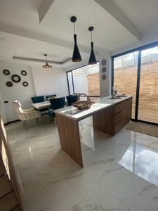 a kitchen with a large island in a living room at Pent House Exclusivo in Loja