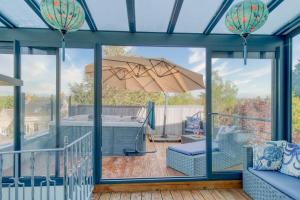 Posezení v ubytování Jacuzzi et Vue sur Loire - Maison d'hôtes L'Odyssée