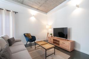 a living room with a couch and a tv at La Casa de San Juan - DORAMAS in Telde