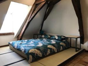 Postel nebo postele na pokoji v ubytování Jacuzzi et Vue sur Loire - Maison d'hôtes L'Odyssée