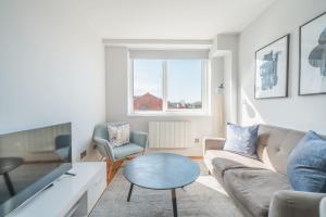 a living room with a couch and a table at Modern 1 Bedroom Apartment in Central Eastleigh in Eastleigh