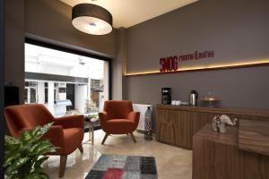 a waiting room with two chairs and a counter at Snog Rooms & Suites in Istanbul