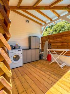 Kuchyň nebo kuchyňský kout v ubytování Kay Alice - Beachfront Villa