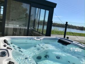 Fotografie z fotogalerie ubytování Jacuzzi et Vue sur Loire - Maison d'hôtes L'Odyssée v destinaci La Chapelle-sur-Loire