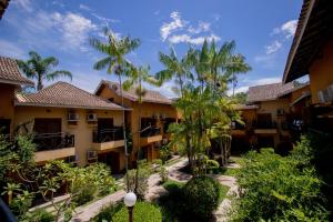 a view of the courtyard of a resort at Ilha Flat Hotel in Ilhabela