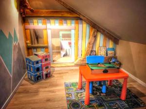 a small room with a table in the corner of a attic at Villa de 4 chambres avec piscine privee sauna et jardin clos a La Poterie Cap d'Antifer in La Poterie-Cap-dʼAntifer