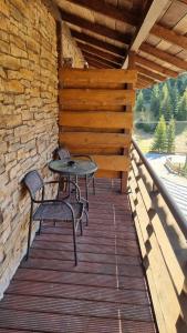 a patio with two chairs and a table on a porch at Apartmány Mlynky - Slovenský raj in Mlynky 