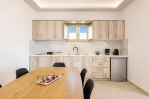 Kuchyň nebo kuchyňský kout v ubytování Windmillside Luxury Villas