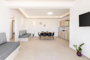Kuchyň nebo kuchyňský kout v ubytování Windmillside Luxury Villas