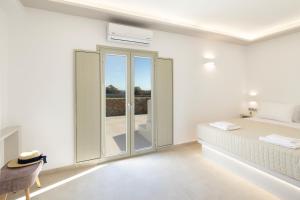 Postel nebo postele na pokoji v ubytování Windmillside Luxury Villas