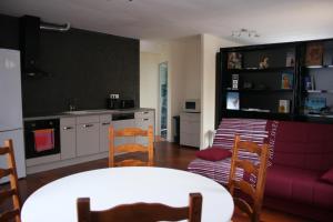 a living room with a couch and a table and chairs at Andraud in Issendolus