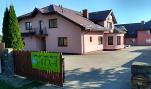 a house with a sign in front of it at Pokoje Gościnne ADA in Jeleniewo