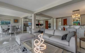 Istumisnurk majutusasutuses Mount Hartman Bay Estate Private Resort