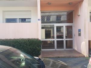 Exteriér nebo vchod ubytování Bel appart avec parking, proche centre et plages