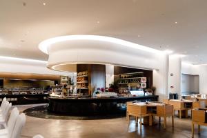 洲至奢选广州香岚官洲酒店餐厅或其他用餐的地方