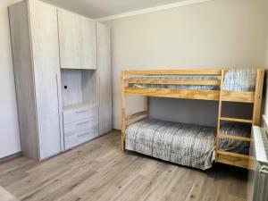 a bedroom with two bunk beds and a closet at Casa di Sabrina in Fabro