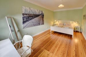 En eller flere senge i et værelse på Mittendrin - Apartment mit 2 Balkonen sehr zentral