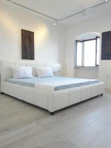 a large white bedroom with a large white bed at NEBOKRAJ in Kraj