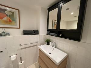 Lombok Apartment near Old Street,Islington,Angel的一间浴室