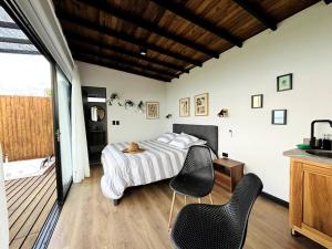 Postel nebo postele na pokoji v ubytování Manoah: cabaña en las montañas 2