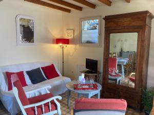 a living room with a couch and a table at Gîte Bon Accueil, 3 étoiles, Souzay-Champigny 49 in Souzay-Champigny +20 photos