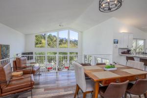 a kitchen and dining room with a table and chairs at Sierra River House 5 min to Sequoia Park Entrance in Three Rivers