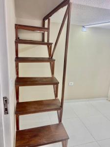 a wooden staircase in the corner of a room at 52 LOFT quadruplo · LOFT perto da São Paulo EXPO edo metrô Jabaguara in São Paulo