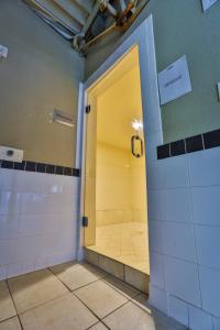 una porta gialla in un bagno con pavimento malandato di Silver Rock by FantasticStay a Fernie