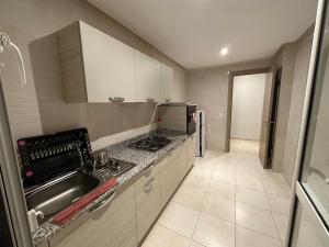 Kuchyň nebo kuchyňský kout v ubytování Superbe appartement avec Netflix et Iptv