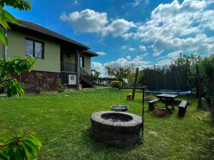 Aed väljaspool majutusasutust Green Cottage Fonyód