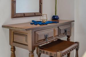a wooden dressing table with a mirror on top at Atico Garamar in Garachico