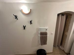 Bilik mandi di F1 rez de chaussée au cœur de Pont-Saint Esprit