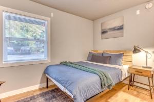 a bedroom with a bed and a window at Mt Air Unit 9 · Apt 9 at the base of Mt Hood in Mount Hood Village