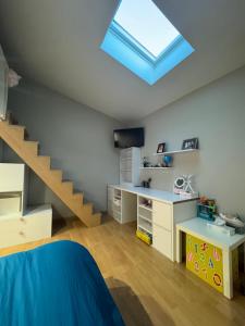 a room with a bed and a skylight at Chambre chez l'habitant avec piscine 400m Circuit 24h Le Mans in Le Mans