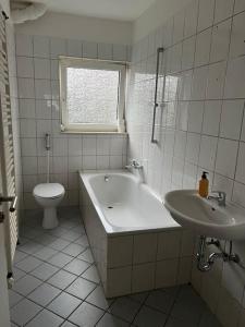 Bathroom sa Wohnung in Gelsenkirchen Zentrum