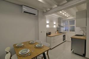 a kitchen with a table and chairs in a room at House Mvsevm 4* in Vis