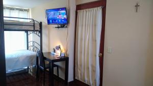 Gallery image of Habitacion con dos camas dobles y baño propio in Puebla