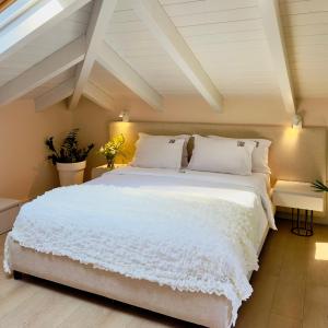 Ein Bett oder Betten in einem Zimmer der Unterkunft Rea Boutique Hotel
