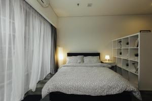 Postel nebo postele na pokoji v ubytování Mercu Summer Suites Bernice KLCC