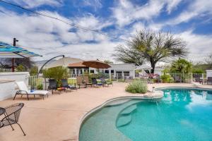 สระว่ายน้ำที่อยู่ใกล้ ๆ หรือใน Beautiful Tucson Oasis with Pool, Views and Privacy!