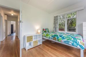 a bedroom with a bed and a window at Lush Oasis - Blenheim Holiday Home in Blenheim