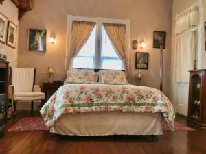 En eller flere senge i et værelse på Quaint Cottage in Old Colo City