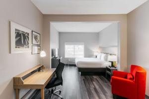 Country Inn & Suites by Radisson, Wolfchase-Memphis, TN客房内的一张或多张床位